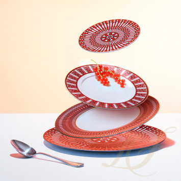 Тарелка презентационная 31см коллекции Arcadia Red бренда Baccarat