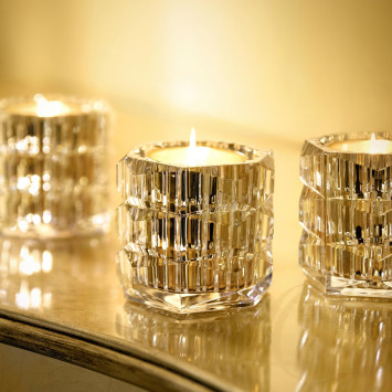 Ароматическая свеча  коллекции Rouge 540 бренда Baccarat