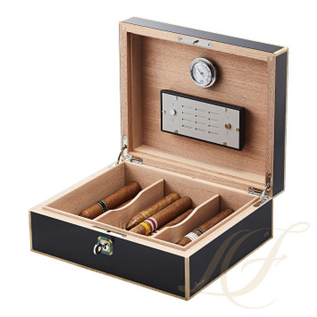 Хьюмидор для сигар 30 х 25см коллекции Louxor бренда Baccarat