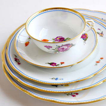 Столовый сервиз на 6 персон коллекции A la Reine бренда Bernardaud