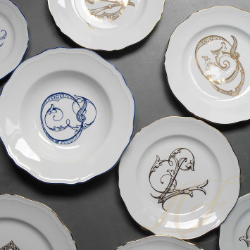 Тарелка подстановочная 31см коллекции Corona Monogram Blue Cobalto бренда Richard Ginori