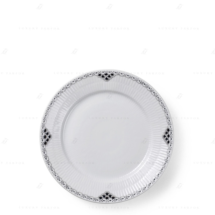 Тарелка закусочная 22см коллекции Black Lace бренда Royal Copenhagen