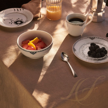 Кружка 0,33л коллекции Black Lace бренда Royal Copenhagen