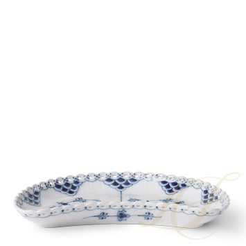 Тарелка закусочная полумесяц 22см коллекции Blue Fluted Full Lace бренда Royal Copenhagen