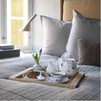 Тарелка закусочная полумесяц 22см коллекции Blue Fluted Full Lace бренда Royal Copenhagen