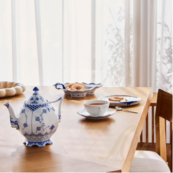 Чайник 0,7л коллекции Blue Fluted Full Lace бренда Royal Copenhagen