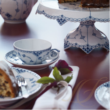 Тарелка закусочная 19см коллекции Blue Fluted Half Lace бренда Royal Copenhagen