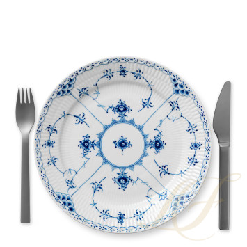 Тарелка главная 25см коллекции Blue Fluted Half Lace бренда Royal Copenhagen