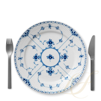 Тарелка главная 27см коллекции Blue Fluted Half Lace бренда Royal Copenhagen