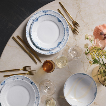 Тарелка главная 27см коллекции Blue Fluted Half Lace бренда Royal Copenhagen
