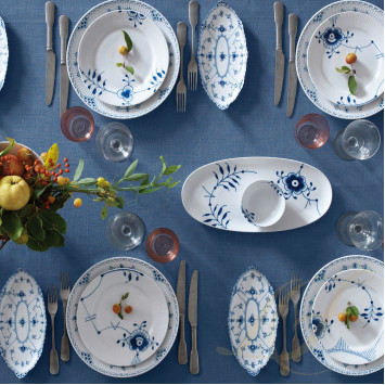 Тарелка главная 27см коллекции Blue Fluted Half Lace бренда Royal Copenhagen