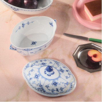 Супница 0,59л коллекции Blue Fluted Half Lace бренда Royal Copenhagen