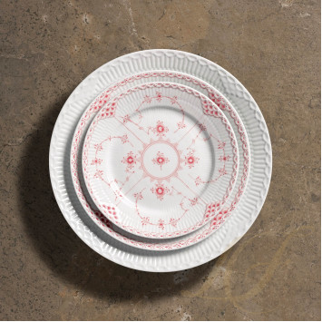 Тарелка десертная 19см коллекции Coral Fluted Half Lace бренда Royal Copenhagen