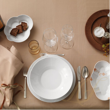 Тарелка глубокая 25см коллекции White Elements бренда Royal Copenhagen