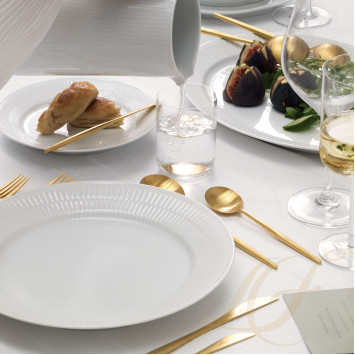 Тарелка главная 27см коллекции White Fluted бренда Royal Copenhagen