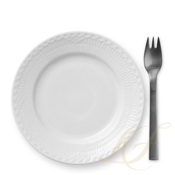 Тарелка десертная 17см коллекции White Fluted Half Lace бренда Royal Copenhagen