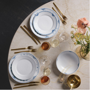 Тарелка закусочная 22см коллекции White Fluted Half Lace бренда Royal Copenhagen