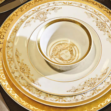 Чайный сервиз на 6 персон коллекции Medusa Gala бренда Rosenthal Versace