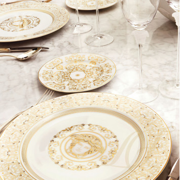 Чайный сервиз на 6 персон коллекции Medusa Gala бренда Rosenthal Versace