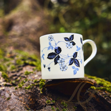 Кружка 326мл коллекции Wild Strawberry Inky Blue бренда Wedgwood