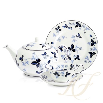 Коллекция Wild Strawberry Inky Blue бренда Wedgwood