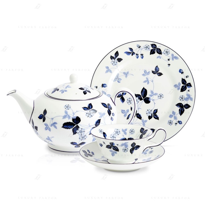 Коллекция Wild Strawberry Inky Blue бренда Wedgwood