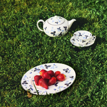 Коллекция Wild Strawberry Inky Blue бренда Wedgwood